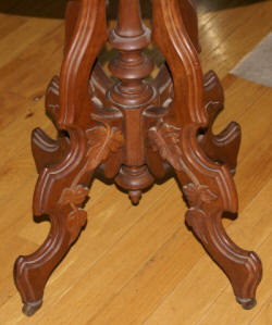 Victorian solid walnut oval marble top parlor table