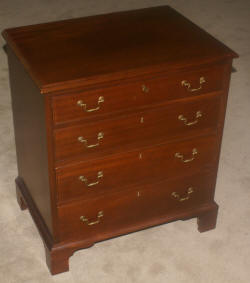 Biggs Furniture solid mahogany petite bachelor chest 