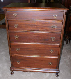 Queen Anne mahogany chest of drawers