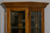 Oak /glass mirrored Pulaski Furniture Company lighted curio cabinet