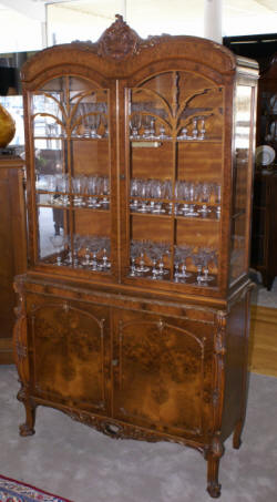 Signed Batesville walnut dining room suite