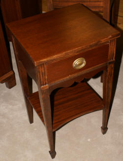 one drawer mahogany hepplewhite night stand
