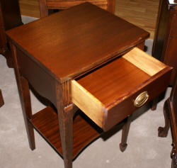 one drawer mahogany hepplewhite night stand