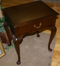 Henkel Harris Queen Anne mahogany night stand