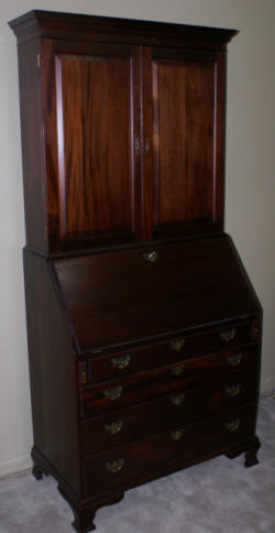 Craftique solid mahogany blind door two piece New Bern secretary desk 