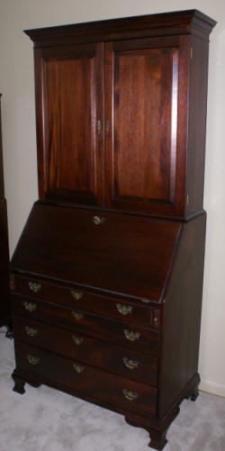 Craftique solid mahogany blind door two piece New Bern secretary desk 