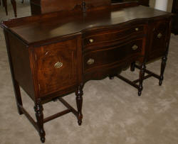 Walnut antique 1930s Sheraton sideboard