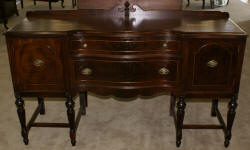 Walnut antique 1930s Sheraton sideboard