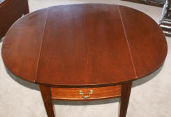 Matched pair of mahogany Duncan Phyfe Pembroke tables