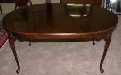 Mahogany oval dining room table