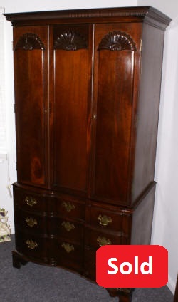 Hickory Chair Company solid mahogany Chippendale Gentlemen's wardrobe 